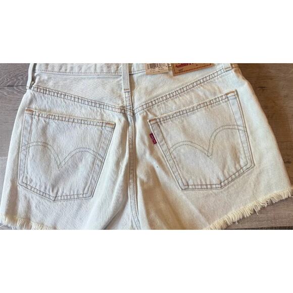 Levi's Jean Shorts Woemns 26 White Denim 5 Pockets Red Tab Cut Off Distressed - Picture 10 of 13
